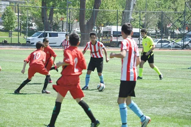 İstanbul U13 Ligi 40. Grupta üst sıraları hedefleyen Kavacıkspor, Sultanbeylispor'a