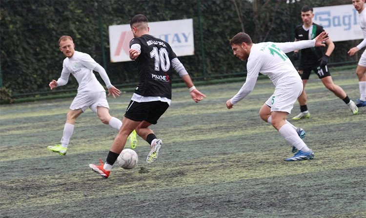 İstanbul Süper Amatör Ligleri içinde şampiyonluk ve ilk 3 için