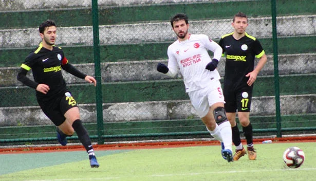 Kavacıkspor, evinde üst üste ikinci maçına İstinyespor ile çıktı.