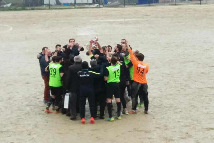 İstanbul 1. Amatör Lig 15. Grupta şampiyon olan Kavacıkspor, kupasını