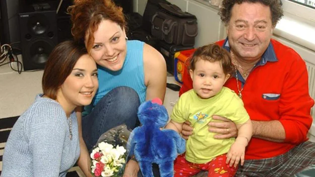 Hayatını kaybeden usta sanatçı Kayahan'ın büyük kızı Beste Açar Haravon