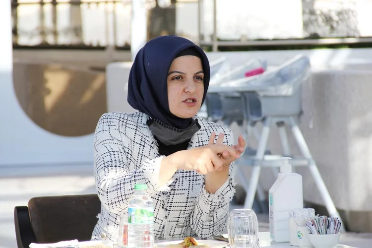 Beykoz Kaymakamı Esengül Korkmaz Çiçekli, ilçenin yerel basın temsilcileriyle bir