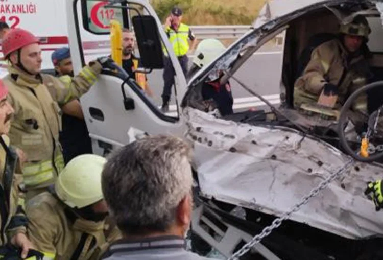 Kuzey Marmara Otoyolu Beykoz geçişinde 2 Tır ve kamyonetin karıştığı