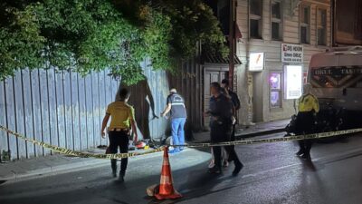 Beykoz’un Yalıköy mahallesinde minibüs ile motosikletin kafa kafaya çarpışması sonucu