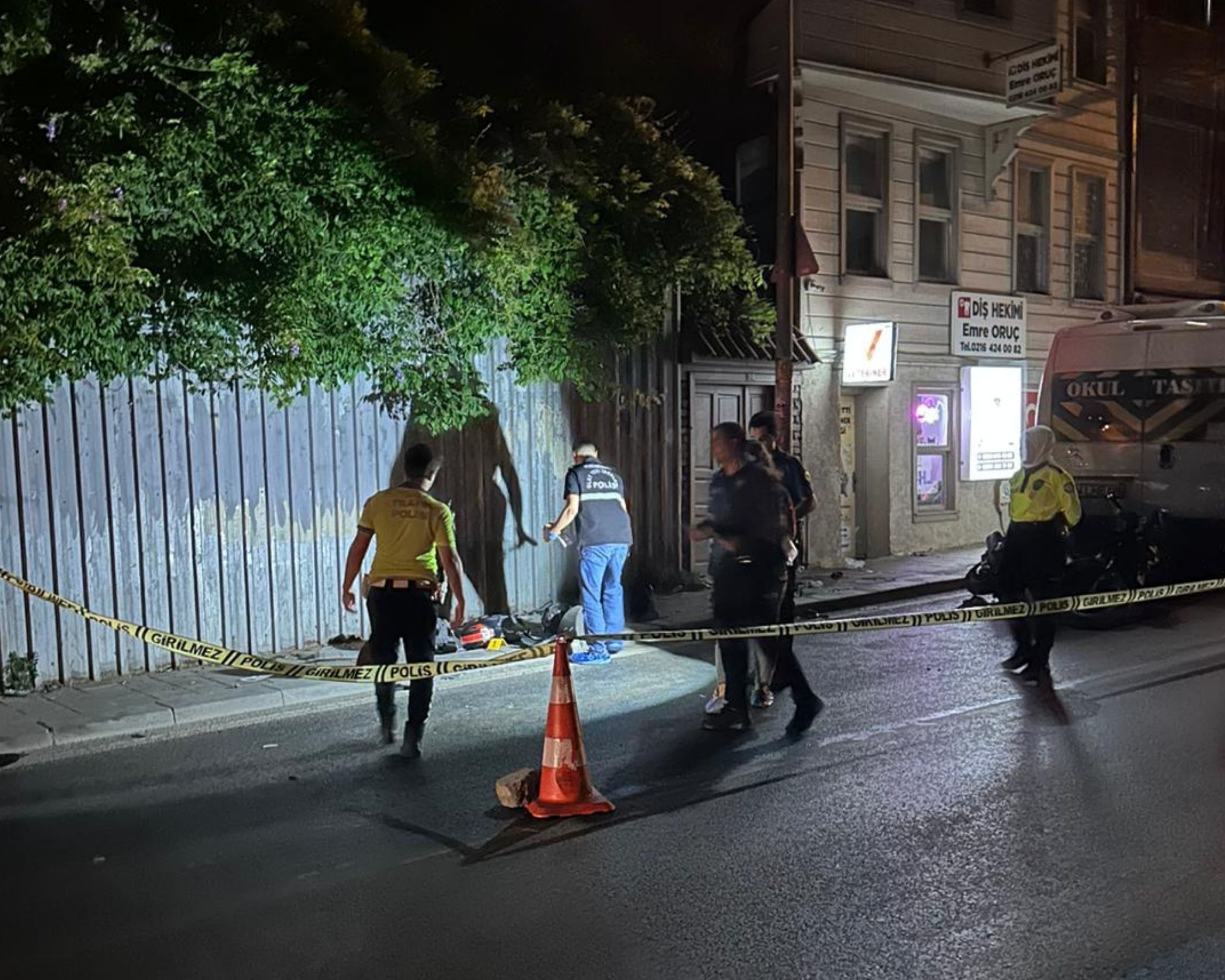 Beykoz’un Yalıköy mahallesinde minibüs ile motosikletin kafa kafaya çarpışması sonucu