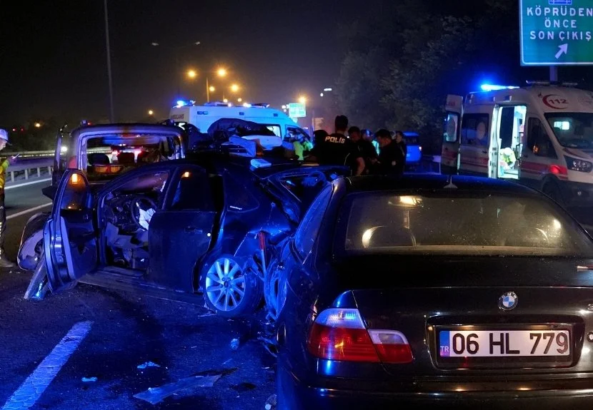 Tem Otoyolu Beykoz geçişinde 5 aracın karıştığı zincirleme kazada 7