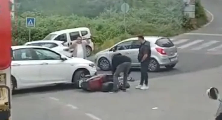 Beykoz Fatih Mahallesinde öğleden önce motosiklet ile otomobilin çarpıştığı trafik