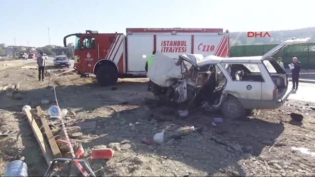 Beykoz Riva girişinde iki otomobil kafa kafaya çarpıştı...