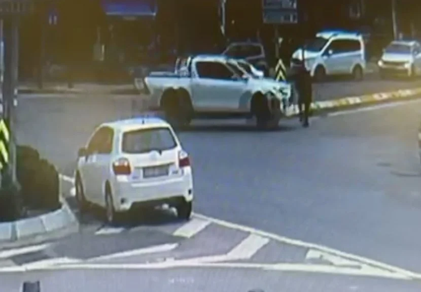 Beykoz Kavacık Mahallesi'nde yolun karşısına geçmeye çalışan bir yayaya araç