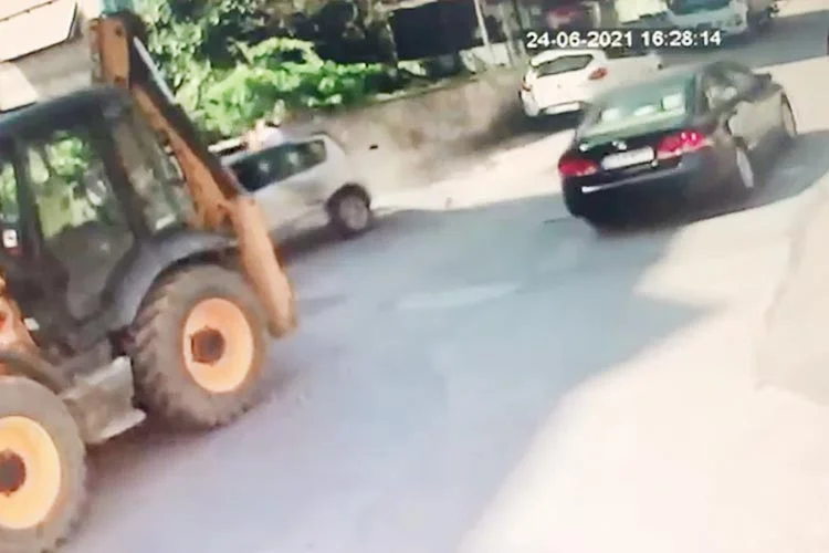 Beykoz Kavacık Mahallesi’ndeki ara sokakta yaşanan trafik kazasında iki araç