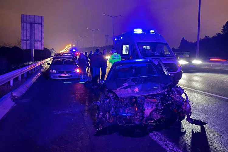 TEM Otoyolu Beykoz geçişinde meydana gelen trafik kazasında şoförün dikkatsizliği