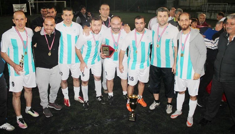 Beykoz Kelle İbrahim Masterler Futbol Turnuvası Osmanlıspor'u 2-1 mağlup eden