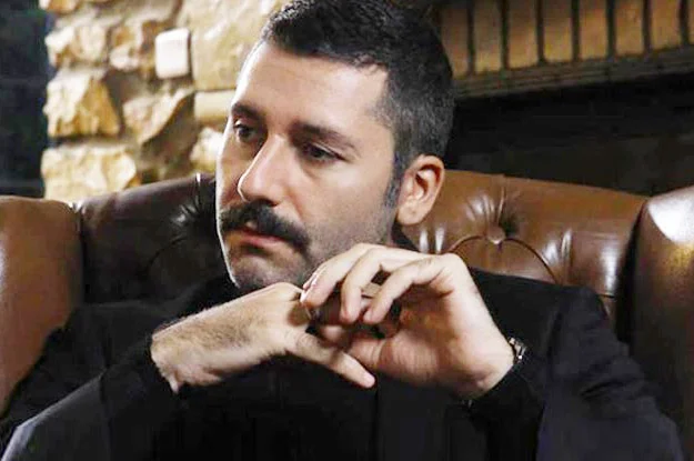 Ünlü oyuncu Orhan Kılıç, kendisinin yazıp hazırladığı tek kişilik oyunuyla