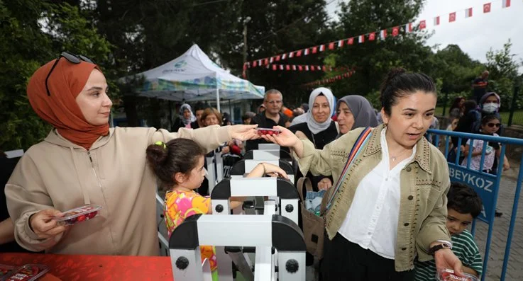 Beykoz'da Kiraz Festivali ve İlyas Yalçıntaş konseri 3 kiraz5 82X5oavrmo