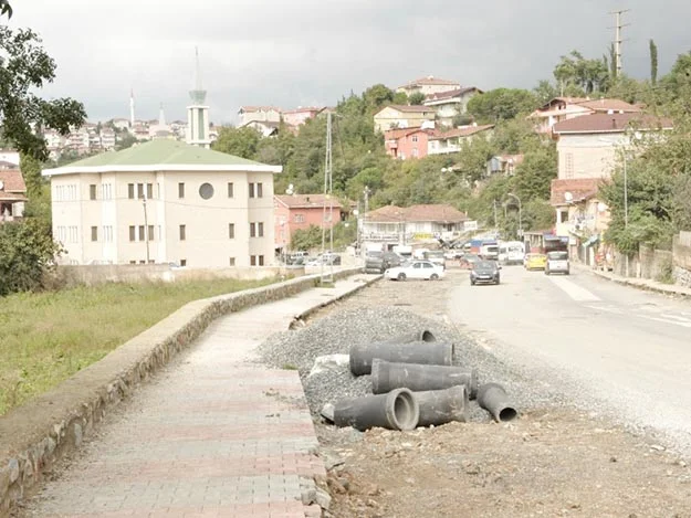 Beykoz Merkeze uzak bölgelerde yolların bozuk olduğuna yönelik şikayetler olsa