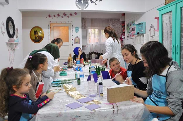 Beykoz Kavacık Otağtepe'de bulunan Gülceren Kırtasiye, adeta bir sivil toplum