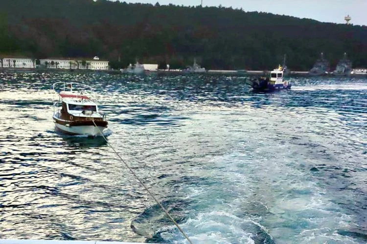 Beykoz Anadolukavağı Umuryeri açıklarında teknede mahsur kalan 3 kişi Kıyı