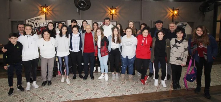Beykoz Asenaları Başkan Özdemir ile buluştu 2 kiz 3 mK1e3paND