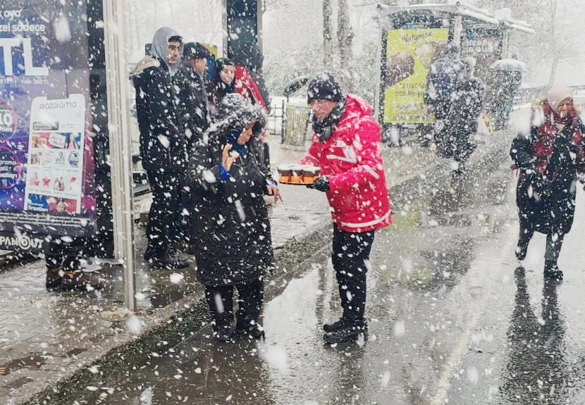 Türk Kızılay Beykoz Şubesi soğuk havalarda boş durmadı 1 kizilay beyk eri6a8BAgK