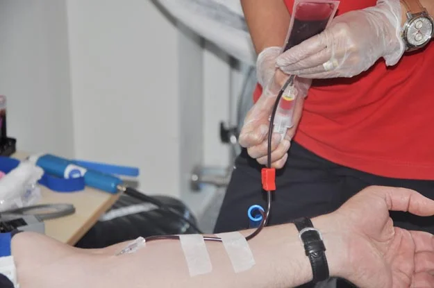 Zeynep Kamil Kan Merkezi'nden gelen Kızılay ekibine Doğu Karadenizliler Derneği