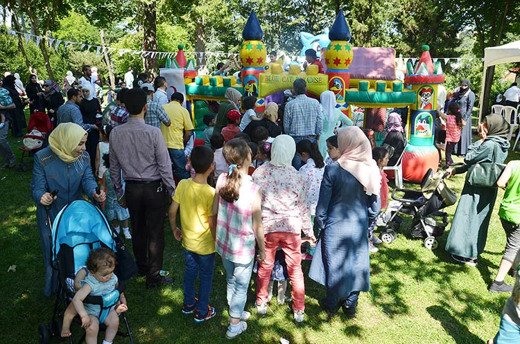 Türk Kızılayı, Suriyeli sığınmacıların bayram coşkusunu yaşayabilmeleri için Beykoz Korusunda