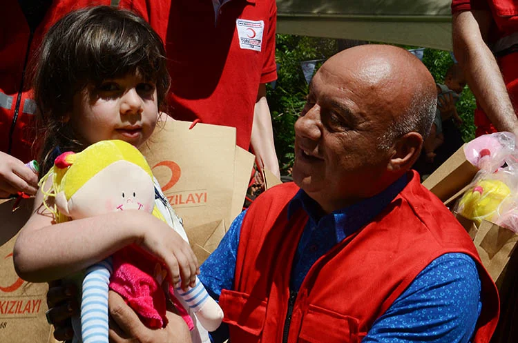 kizilay siginma bayram VMtmIR8CUn