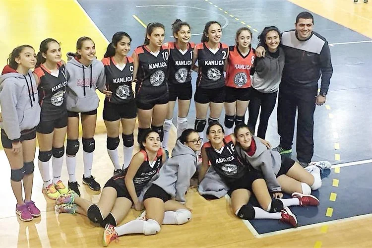 İstanbul Mahalli Voleybol Liglerindeki temsilcilerimizden olan Kanlıcaspor‘un Yıldız Kızlarda sezonu