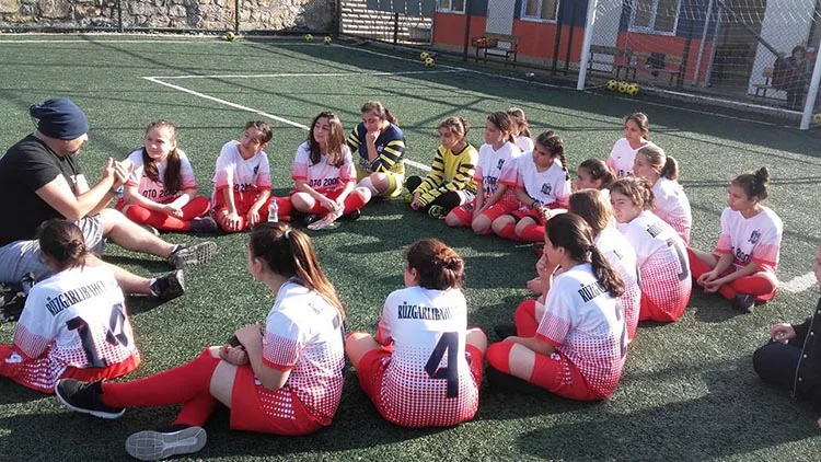 kizlar ruzgar 2 lbBbIs3qr4