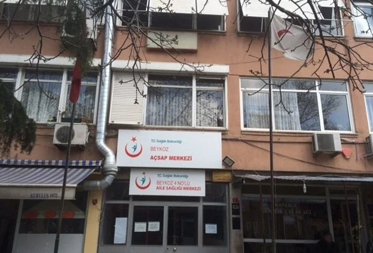 Bölge sakinleri depreme dayanıksız olduğu gerekçesiyle boşaltılan Beykoz Kanlıca Aile