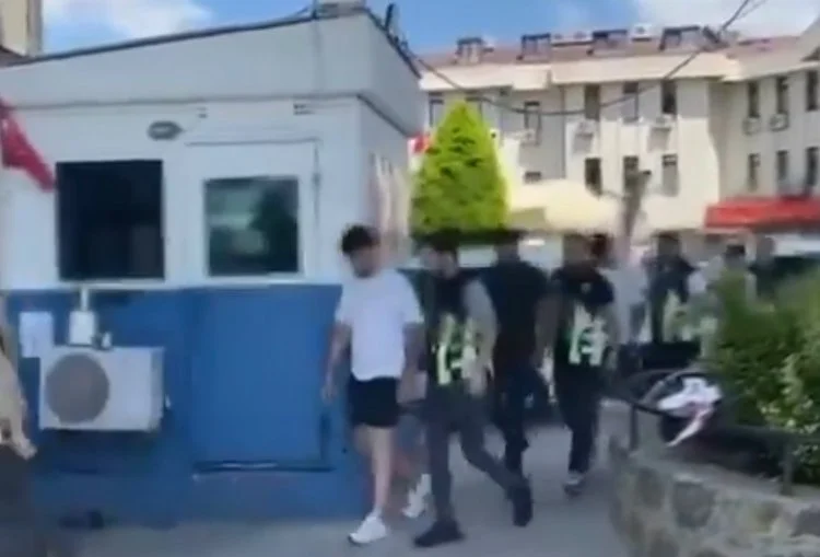 İstanbul Valisi Davut Gül, Beykoz’da asker uğurlaması sırasında yaşanan yol