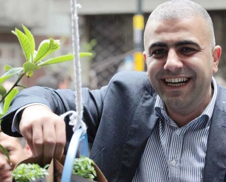 Önceki dönem Beykoz Belediye Başkan Yardımcısı olarak görev yapan Engin