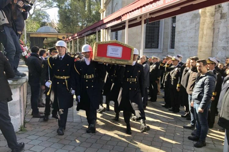 Tedavi gördüğü hastanede vefat eden eski Deniz Kuvvetleri Komutanı Oramiral