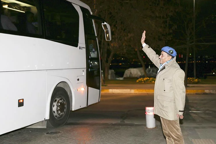 komando 3 T8cB0 Y 6m