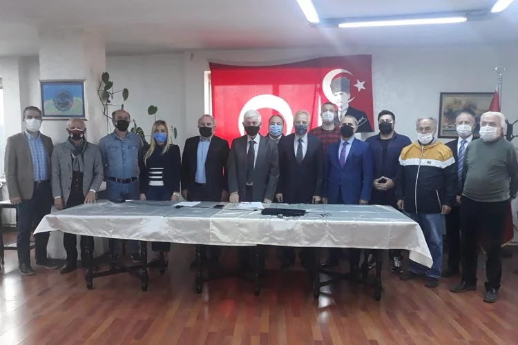 Beykoz Doğu Karadenizliler Derneği kongre yaptı. Daha önce siyaseti bıraktığını