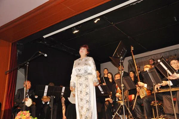 Beykoz Vakfı Türk Sanat Musikisi Korosu Şef Hilda Loston yönetiminde