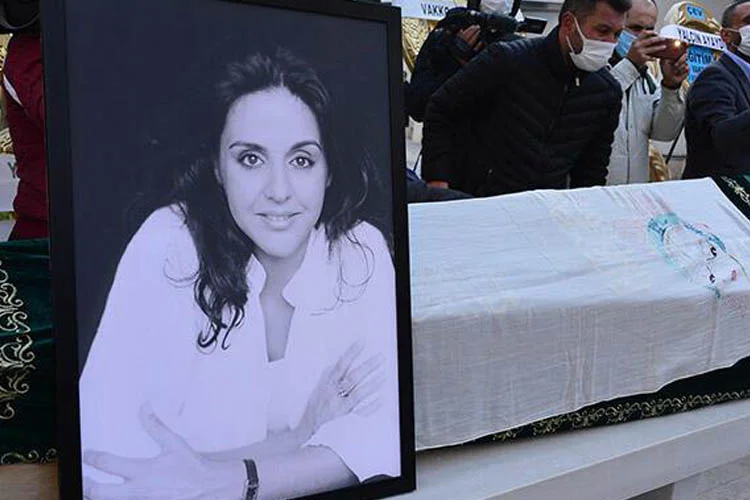 Sanat camiasının birçok ünlü ismine kıyafet tasarlayan Korçan, düzenlenen cenaze