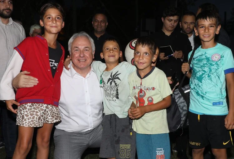 Beykoz Belediye Başkanı Alaattin Köseler, Bozhane Mahallesi'nde vatandaşlarla bir araya