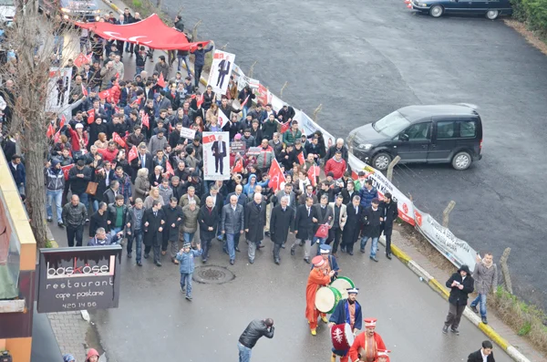 Beykoz Belediye Başkan Adayları'ndan Alaattin Köseler, Kavacık Cumhuriyet Caddesi'nde bir