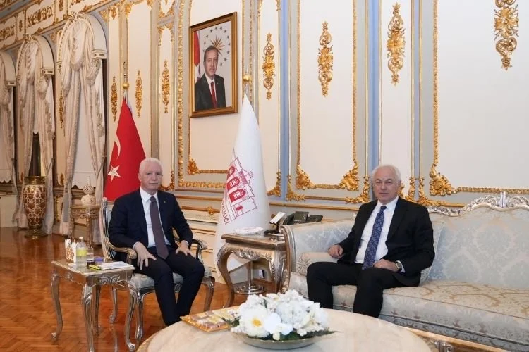 İstanbul Valisi Davut Gül, Beykoz Belediye Başkanı Alaattin Köseler’i makamında