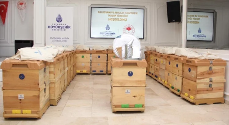 İBB Beykoz Koru Tesisleri’nde düzenlenen törenle Beykozlu bal üreticilerine kovanları
