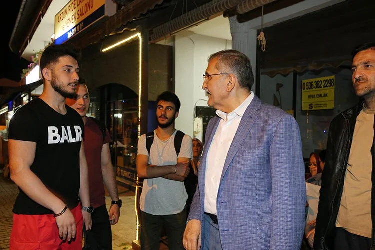 Beykoz’un Alibahadır, Mahmutşevketpaşa, Paşamandıra ve Riva mahallelerinde kurulan iftar sofralarında