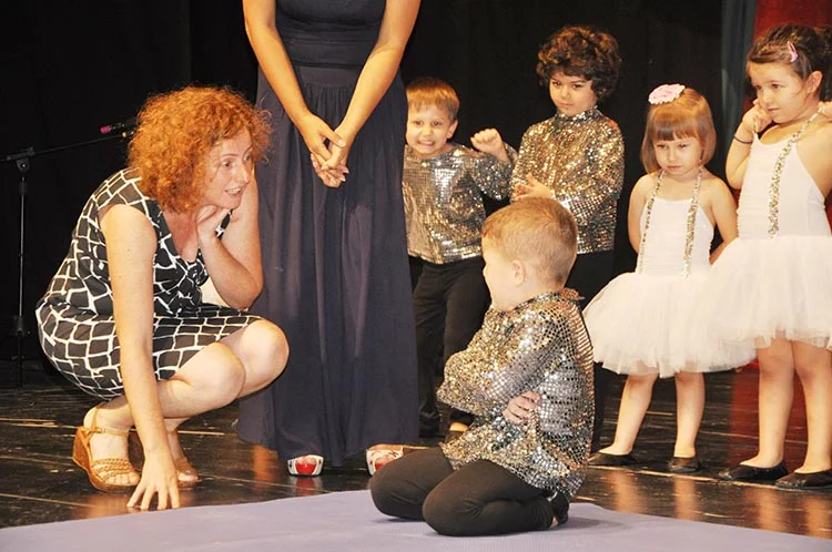 Beykoz Göztepe Mahallesi'ndeki Kozalak Anaokulu, miniklerinin performansını aileleriyle buluşturdu.