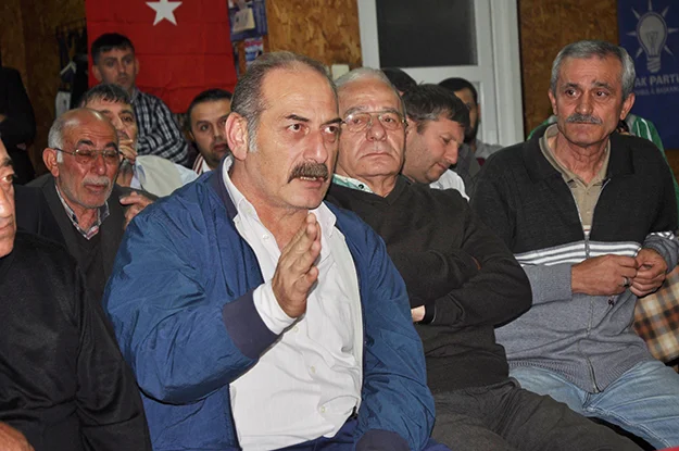 Beykoz'un Soğuksu Mahallesi'nde vatandaşlarla buluşan AK Parti İstanbul Milletvekili Metin