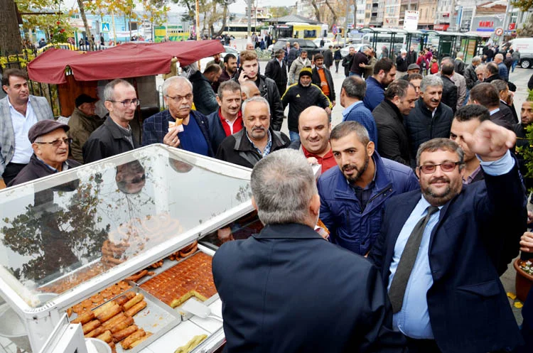 Gazi Recep Gültekin'in cenazesi nedeniyle Beykoz'a gelen Milletvekili Metin Külünk,