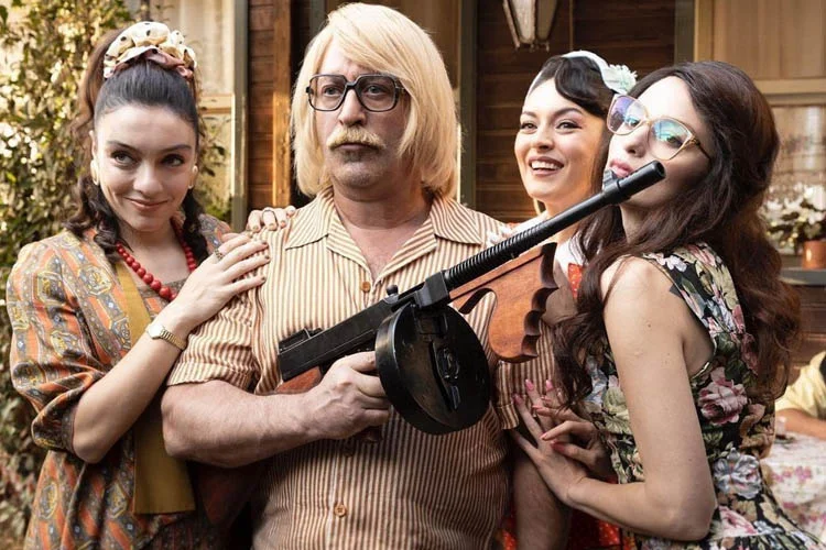 Cem Yılmaz'ın yazıp yönettiği ve Netflix'te yayınlanmaya başlayan Erşan Kuneri