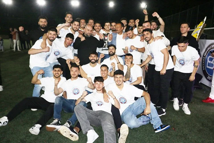 Beykoz İshaklıspor Mahallesinde kupa töreni 3 kupa