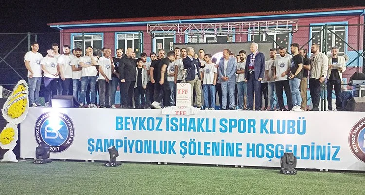 Beykoz İshaklıspor Mahallesinde kupa töreni 1 kupa