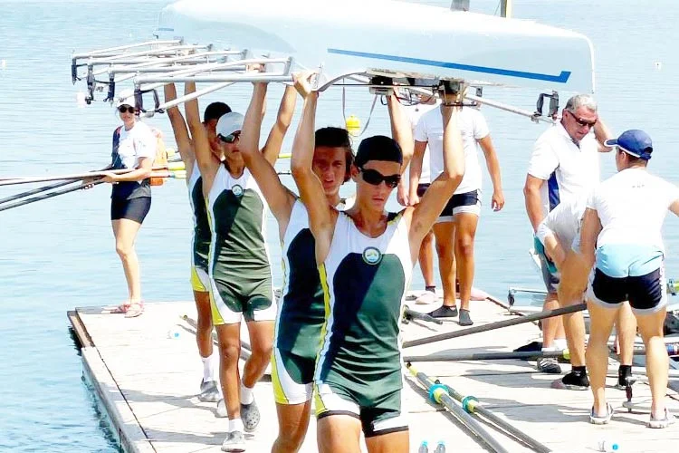 Beykoz Anadoluhisarı Kürek Kulübü Sakarya'da yapılan Türkiye şampiyonasında yüzleri güldürdü.