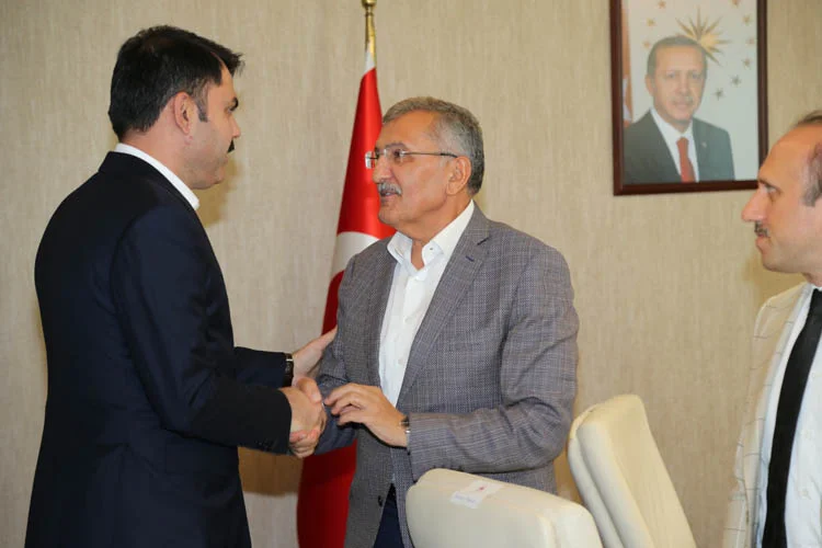 Çevre ve Şehircilik Bakanı Murat Kurum, Beykoz Belediyesi'nin ilgili müdürleriyle