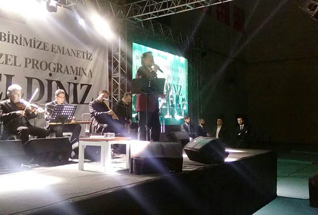 Beykoz Belediyesi'nin düzenlediği Kutlu Doğum Haftası programına binlerce insan katıldı.